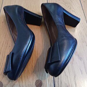 Clarks Artisan Avelyn Soul black leather pump (size 6M)